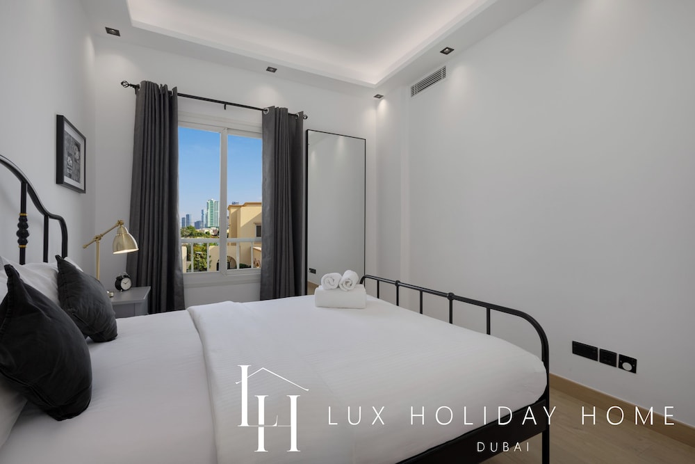 LUX The Serene Springs Villa