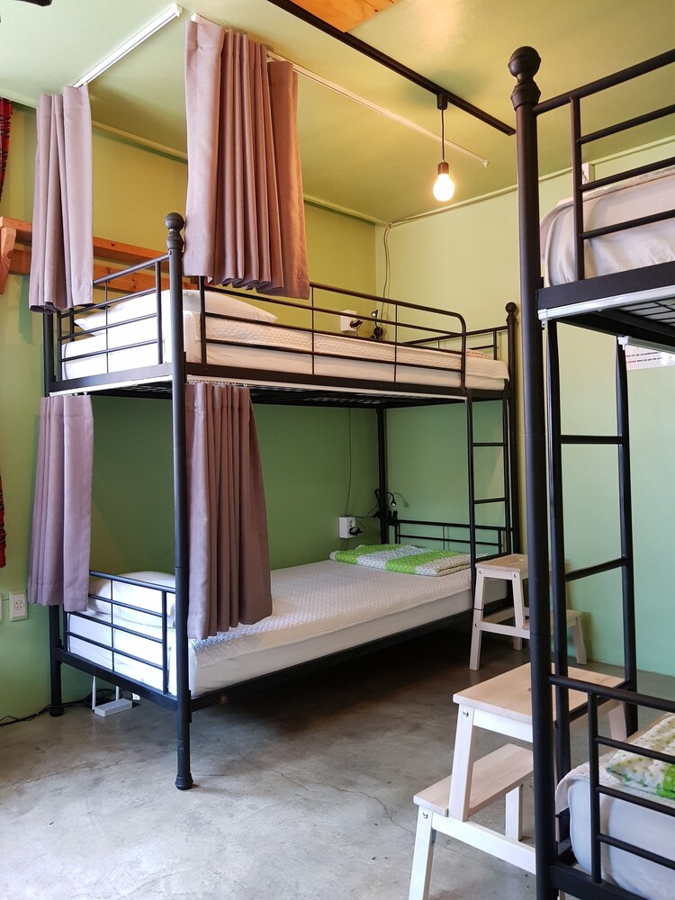 Mr.Comma Guesthouse - Hostel
