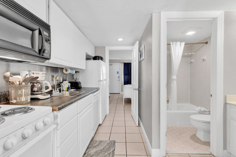 Beachfront Haven 1BR Condo with Balcony