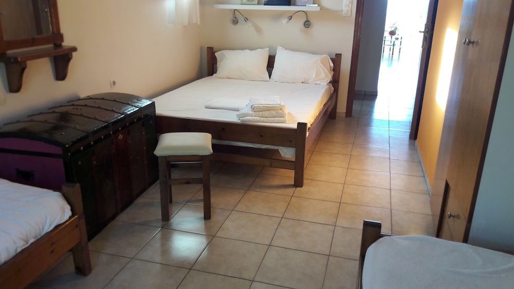 Orange Fodele photo 4