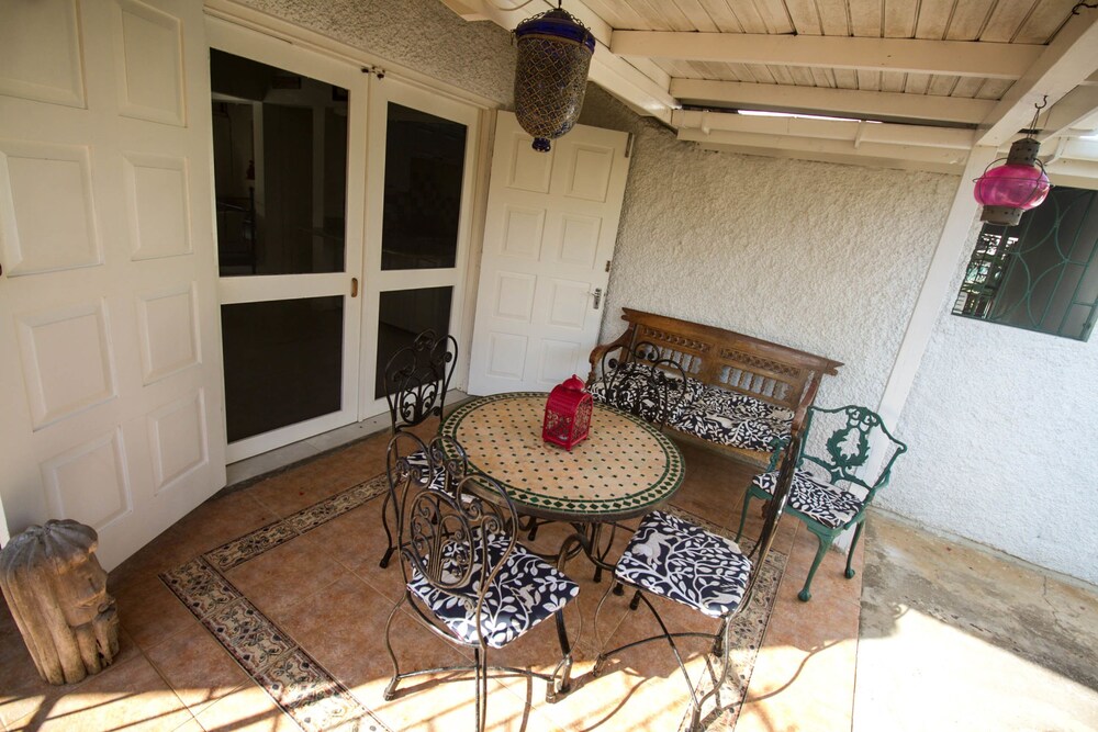 Yellow Canary Beach Villa