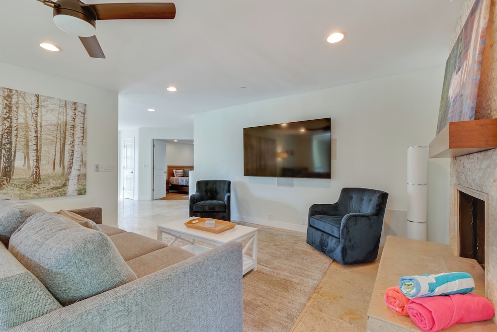 Private Paradise Valley Oasis: Hot Tub, Large Yard