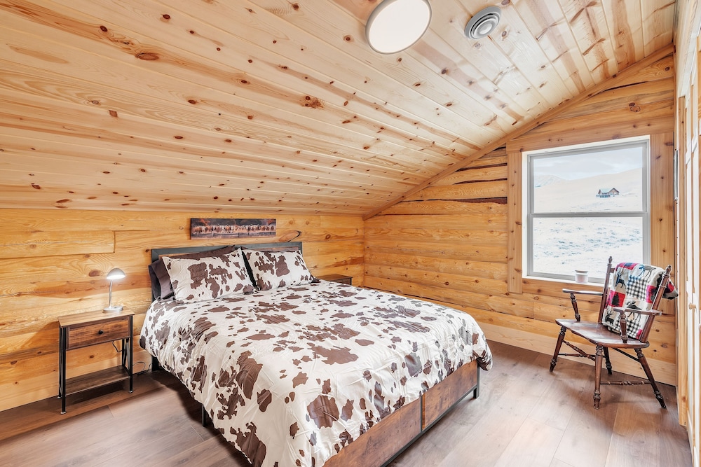 Mountain Cabin Near Trails, Skiing & Yellowstone 3 Bedroom Cabin