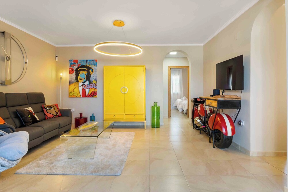 Beautiful and Cozy Villa With Private Pool in Urb, San Luis, El Chaparral, Torre