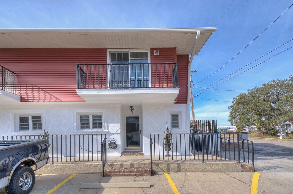 Cardinal Townhomes by Elliott Realty view 4
