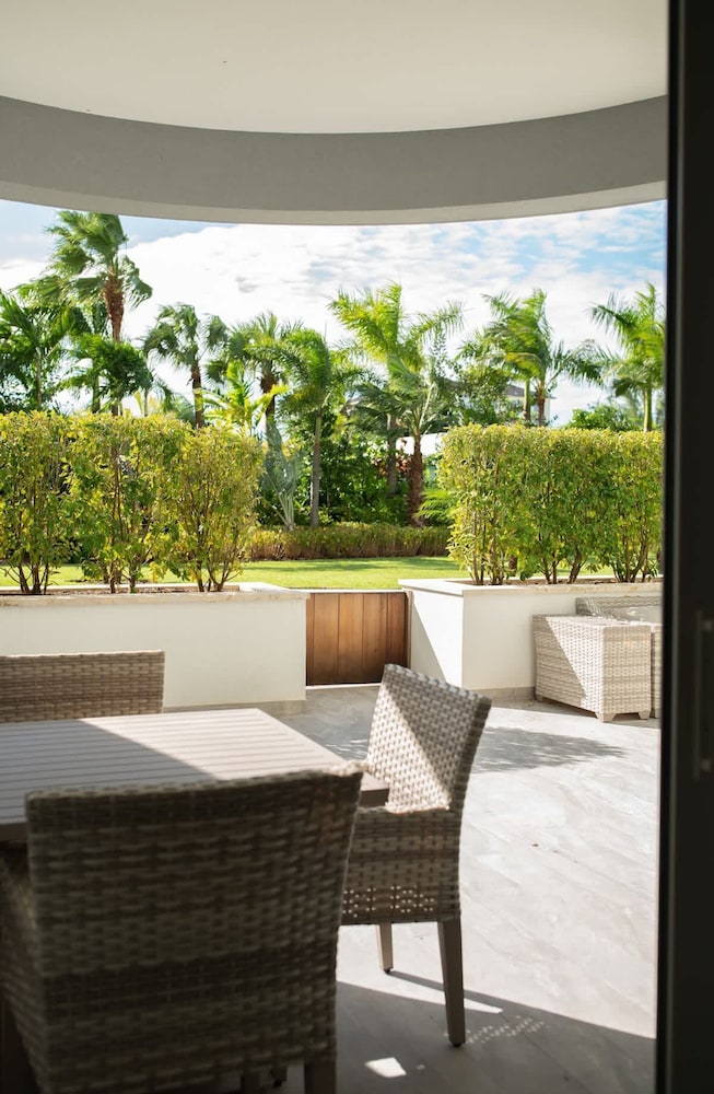 Two Bedroom Cable Beach Condo With Patio