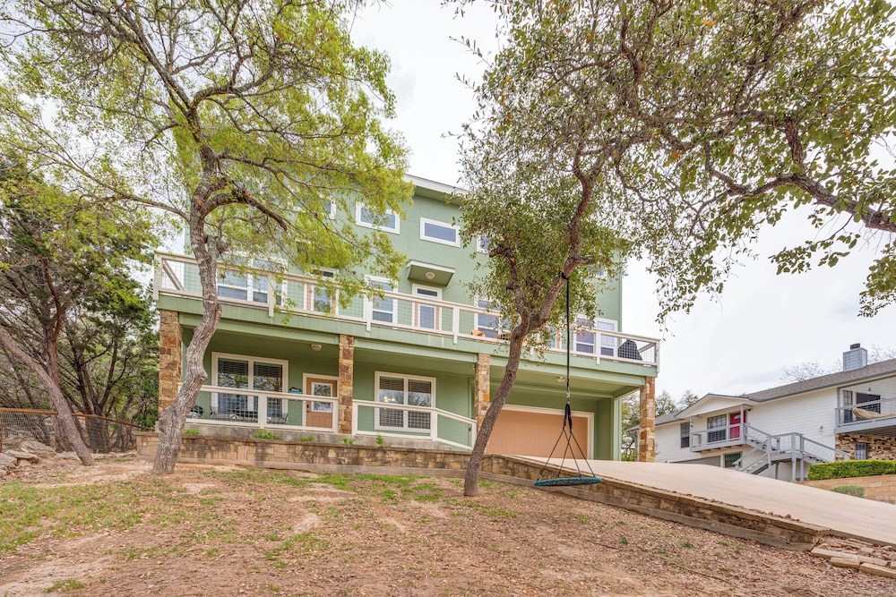 6 Mi to Water: Spacious Canyon Lake Home