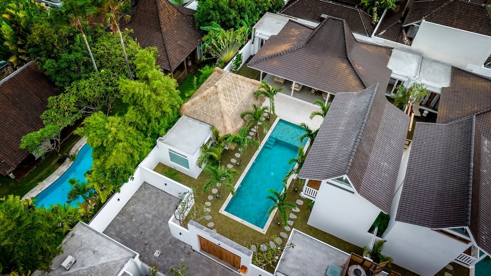 Villa Cyma by Alfred in Bali - New Peaceful 5 BR Villa in the Heart of Seminyak