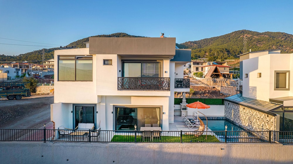 Villa REYHAN view 3