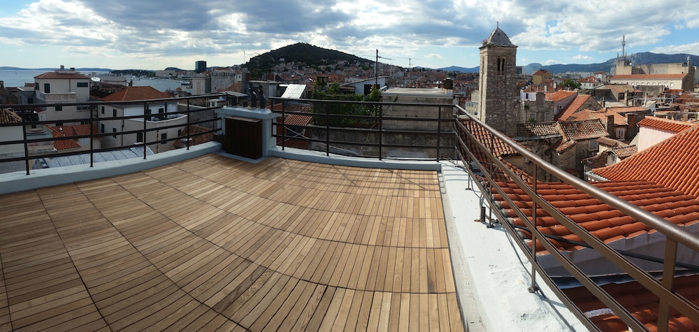 Banica Apartments & Rooms