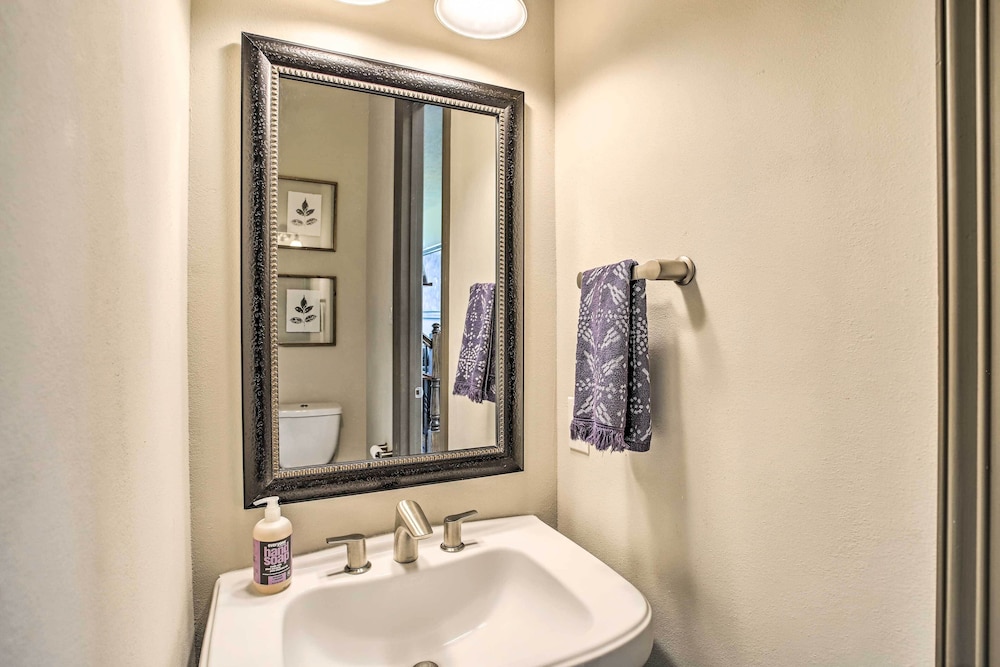 Family-friendly Spring Townhouse w/ Backyard!