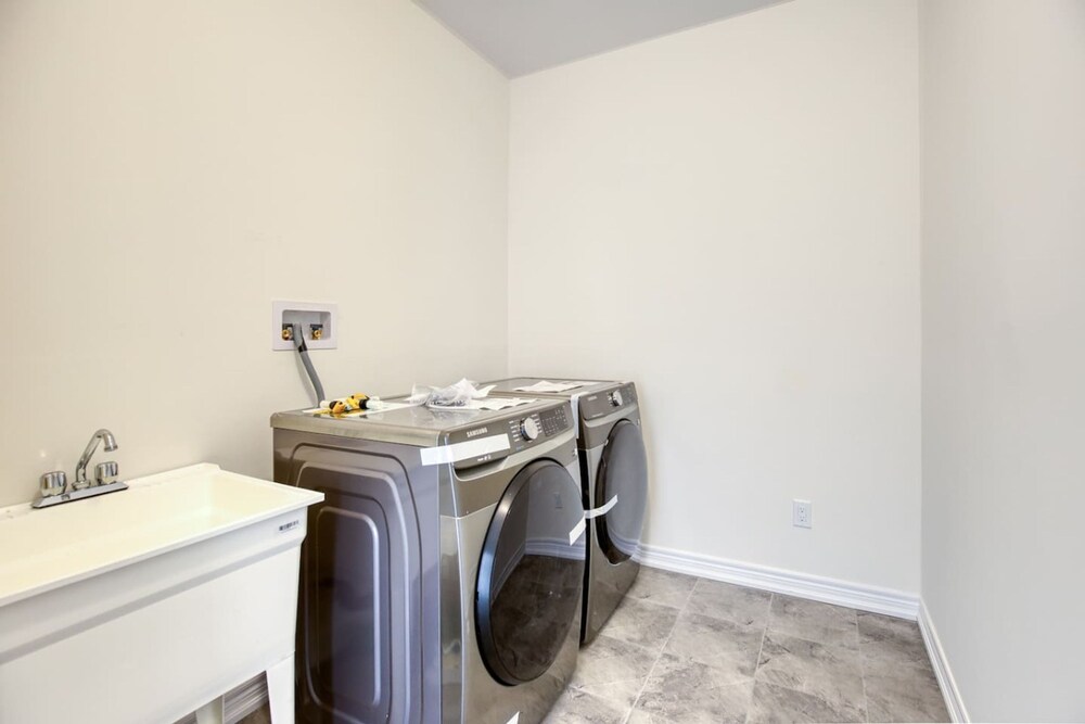 Spacious Brand New 4-bed Retreat in Quinte West