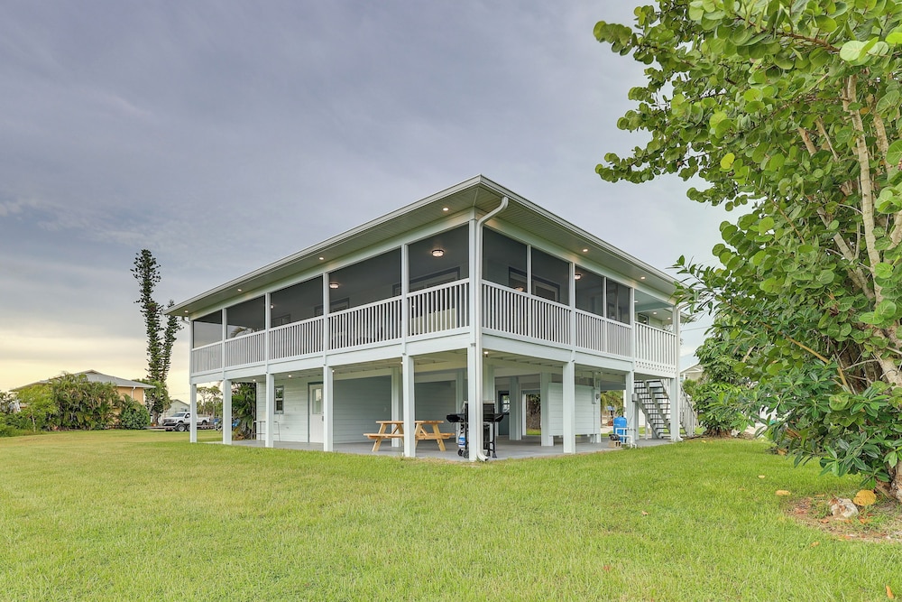 Dock + Canal View: Tranquil Escape in Punta Gorda