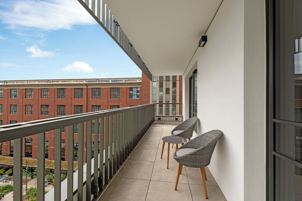 Doki Living - Foodhall & Parking by Downtown Apartments