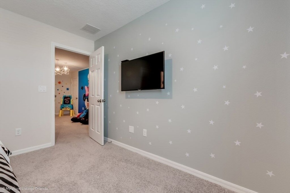 Orlando's Newest Resort Community Town Home 4 Bedroom Townhouse by Redawning - Image 4