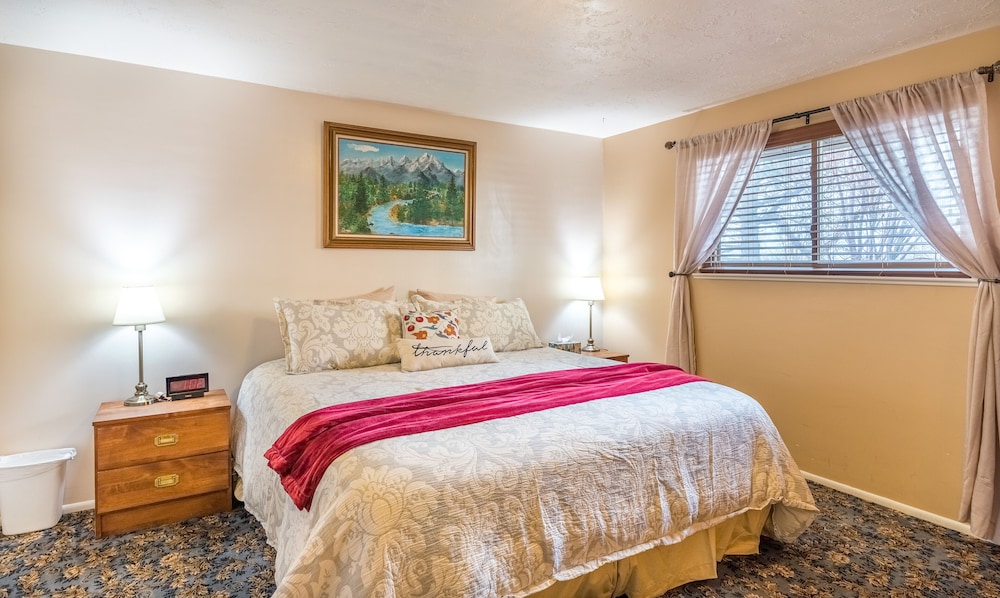 Family Crash Pad near SLC view 5