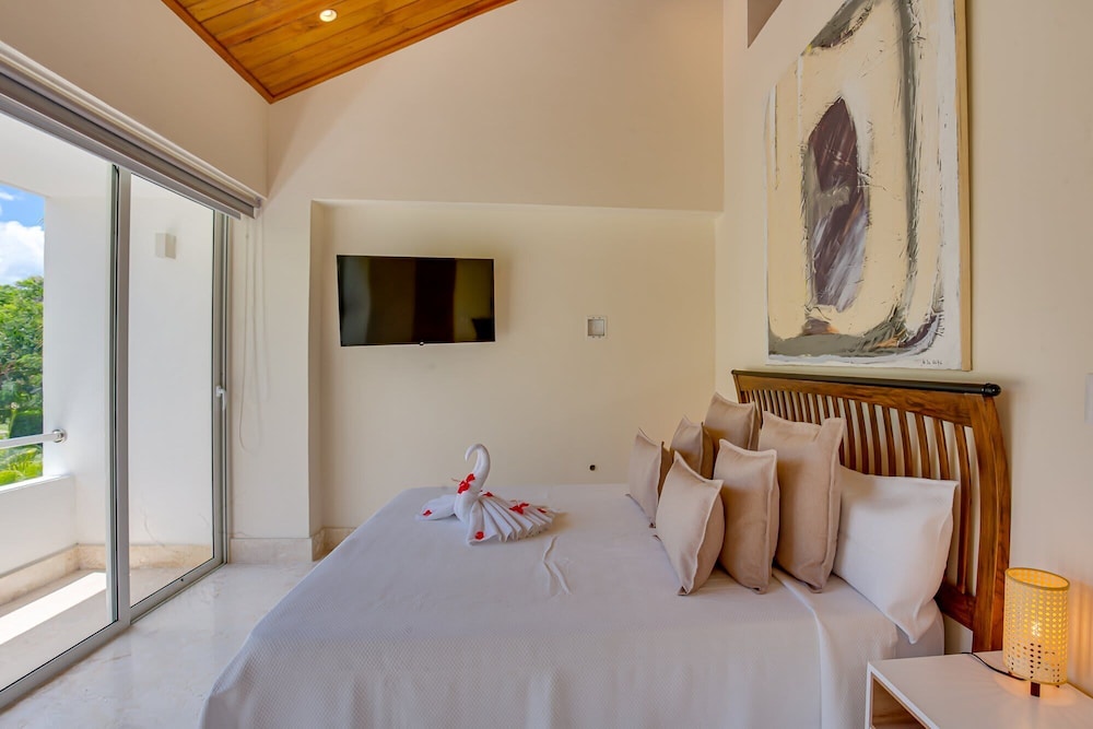 Spectacular 6 BR Luxury Villa in Punta Cana