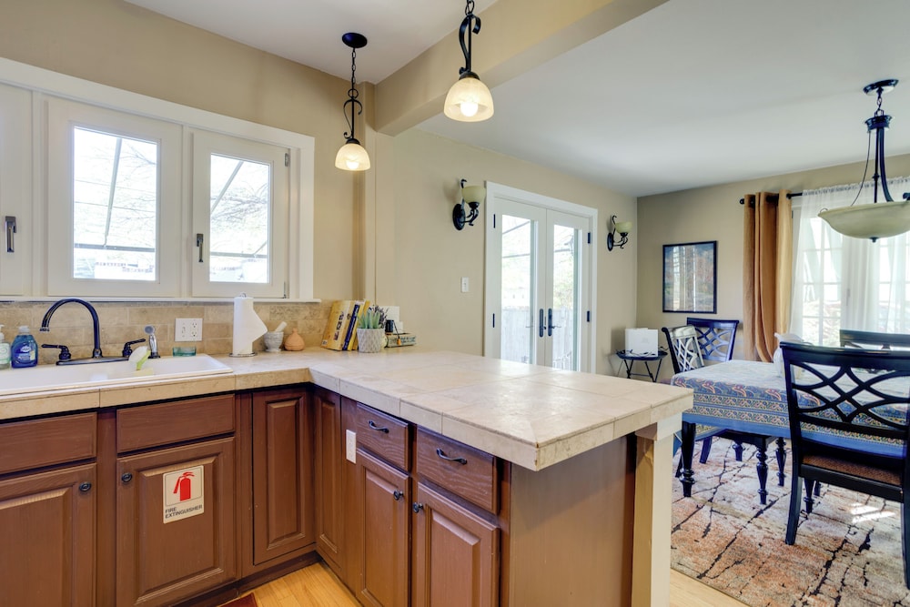 Yard & Grill: Centrally Located Denver Retreat!