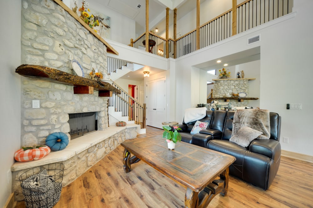 Horseshoe Bay Resort Home 6 Mi to Lake Lbj! - Property Image 28