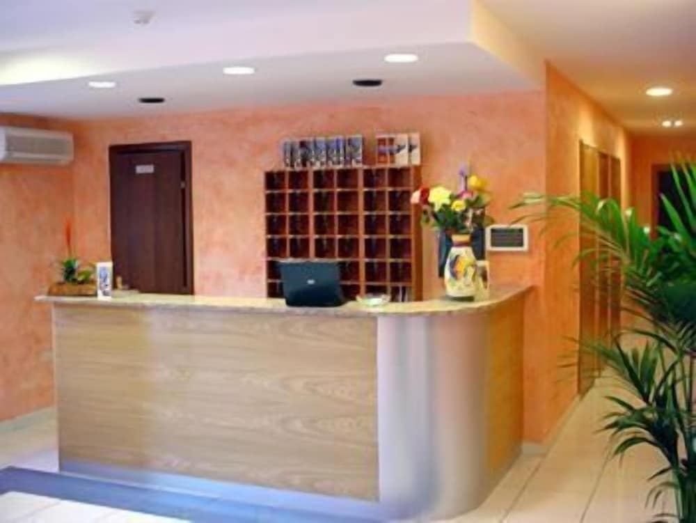 Lobby & Reception