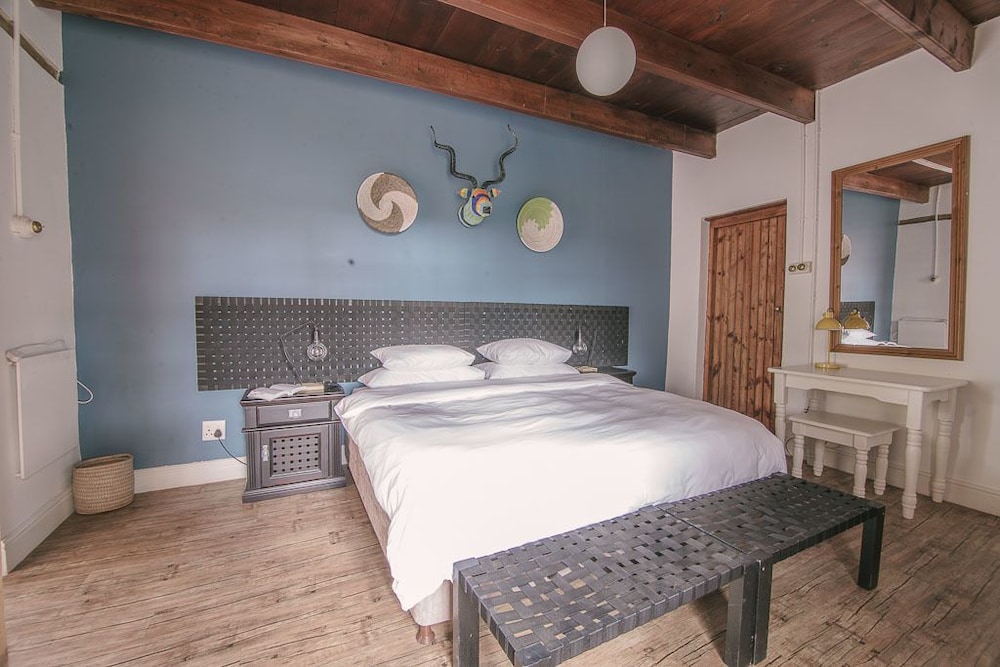Shiraz Estate Villa & Studios