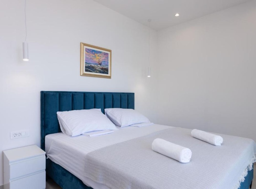 Luxury Villa Navis