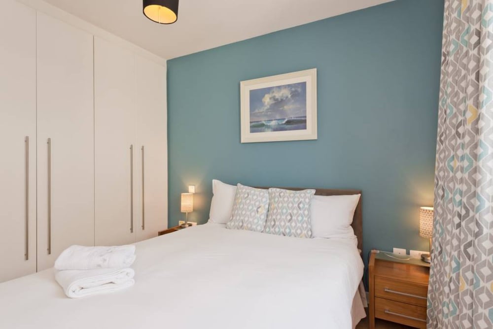 Modern, City Centre 3 Bedroom Apartment