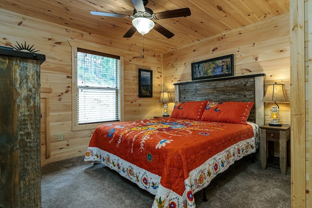 Sunset Vista - 4 Bedrooms, 4 Baths, Sleeps 12 4 Cabin by RedAwning view 2