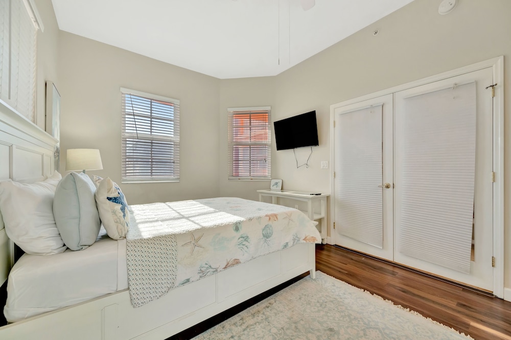 Harborview Grande Condominium