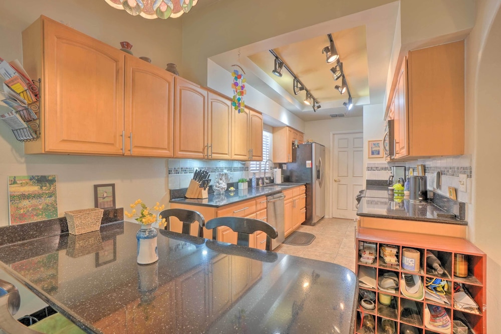 Tampa Home w/ Hot Tub ~ 15 Mi to Downtown!