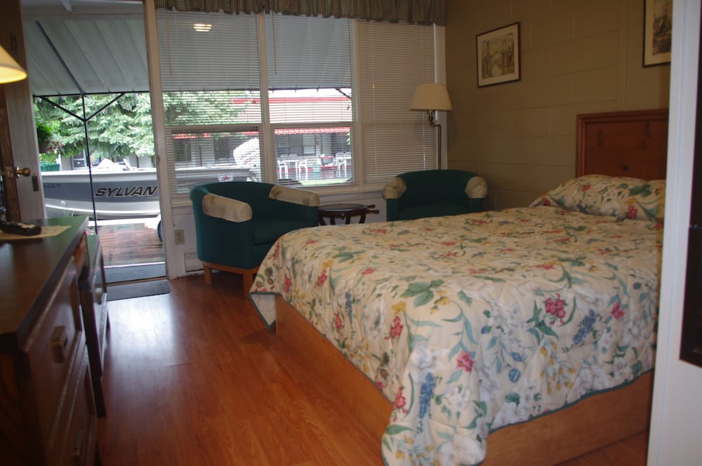 Capricorn Motel Royale Thousand Islands