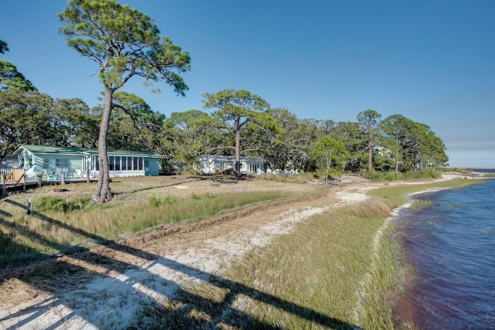 Relax & Refresh: Waterfront Cottage in Panacea