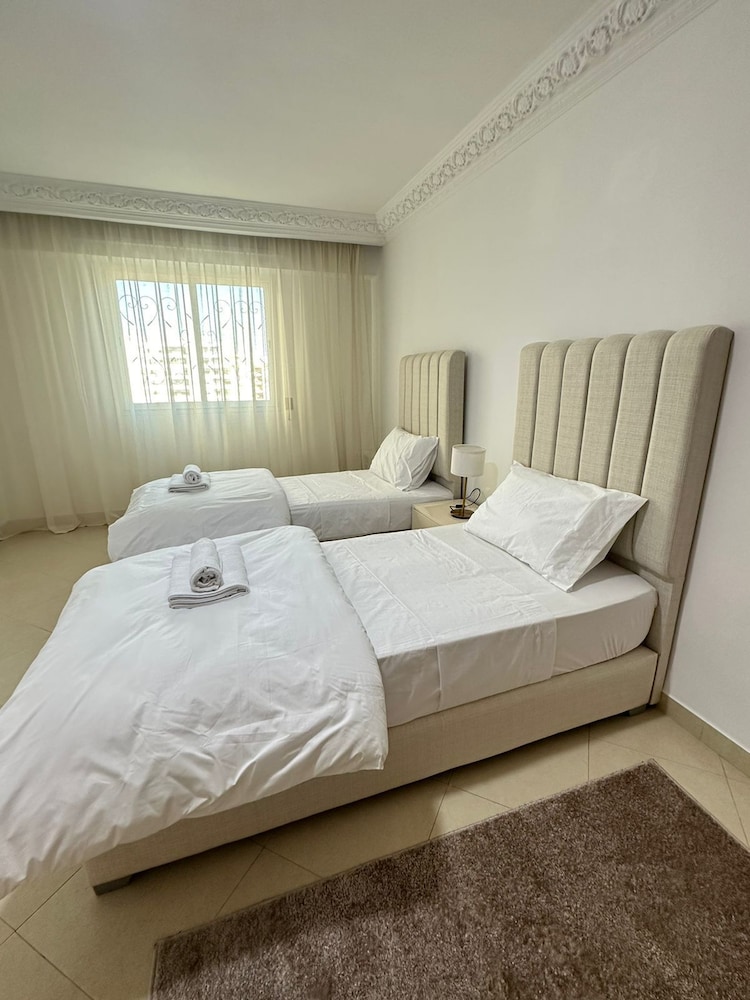 SHRTSTAYS Guesthouse