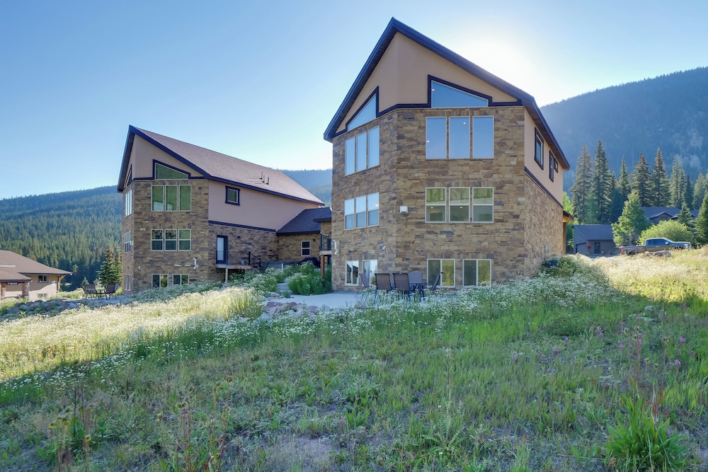 Aspen Grove Views: Spacious Duplex 5 Mi to Breck