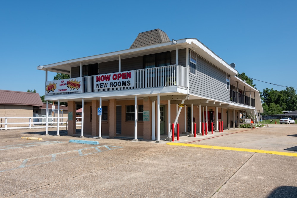 Hotel Budget Inn & Suites - Image 1