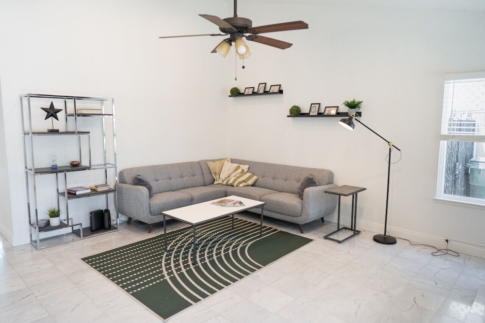 Spacious 4-bedroom Home With Large Yard AND Garage Near Knott S Berry Farm p67