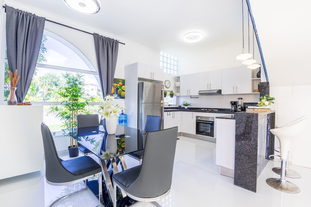New Stylish 3BR Villa With Private Pool Terrace