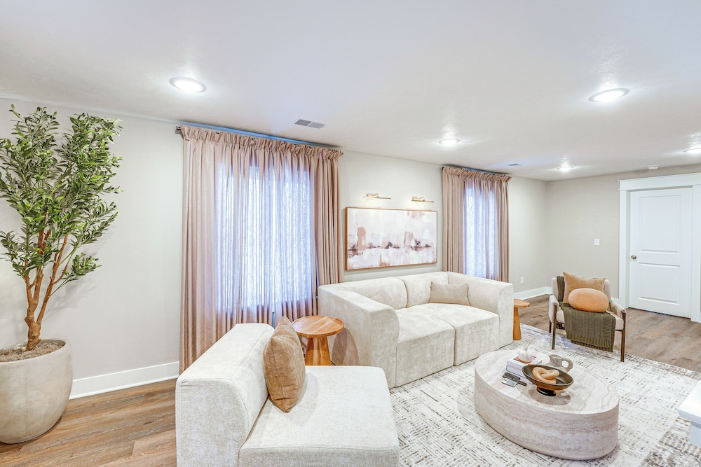 Serene & Updated Escape: 1 Mi to Heritage Landing