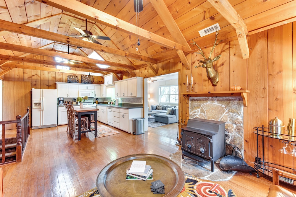 1 Mi to Beach: Lake Rabun Home w/ Carriage House