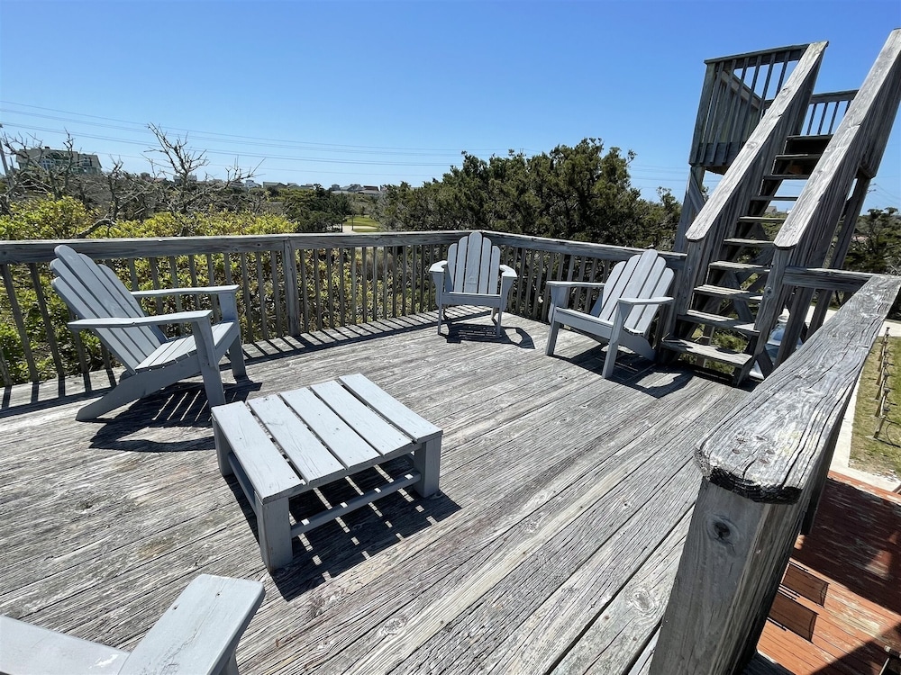 Wild N Wonderful 4 Bedroom Cottage by RedAwning