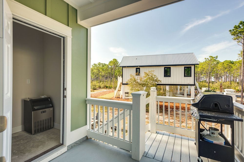 Ride to Shore: St Teresa Beach House w/ Bikes!