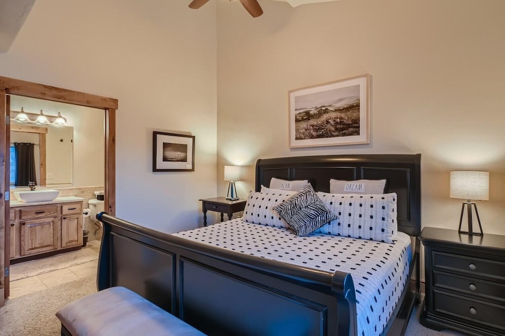 Drake Landing #a8 3 Bedroom Condo by RedAwning view 3