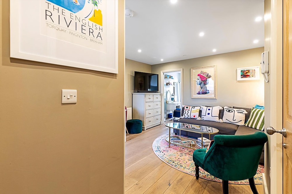 A Stylish Haven Near Portobello Road
