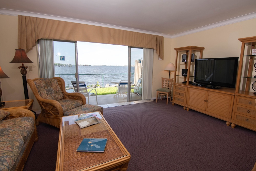 Palm Beach Waterfront Suites