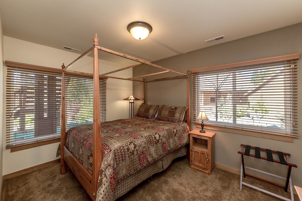 Tiger Lilly Lodge