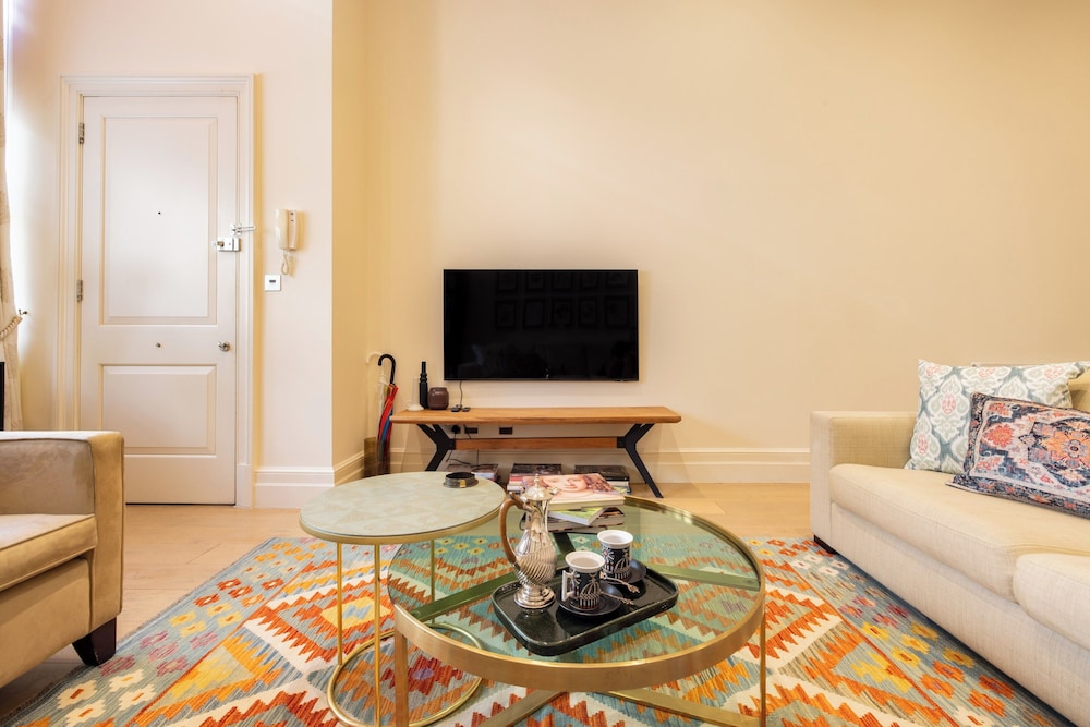 Large 3-bed 5-guest 1841 Duplex House Paddington