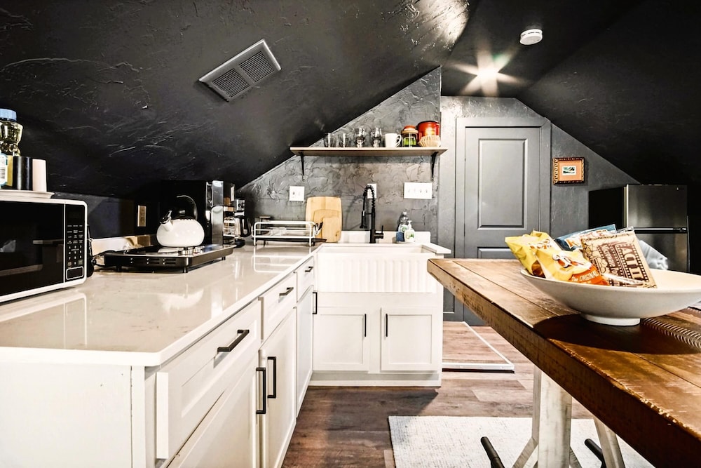 Oklahoma City Vacations - 3-story 6-bedroom 4 Bathrooms 3min-asian Dist - Property Image 92