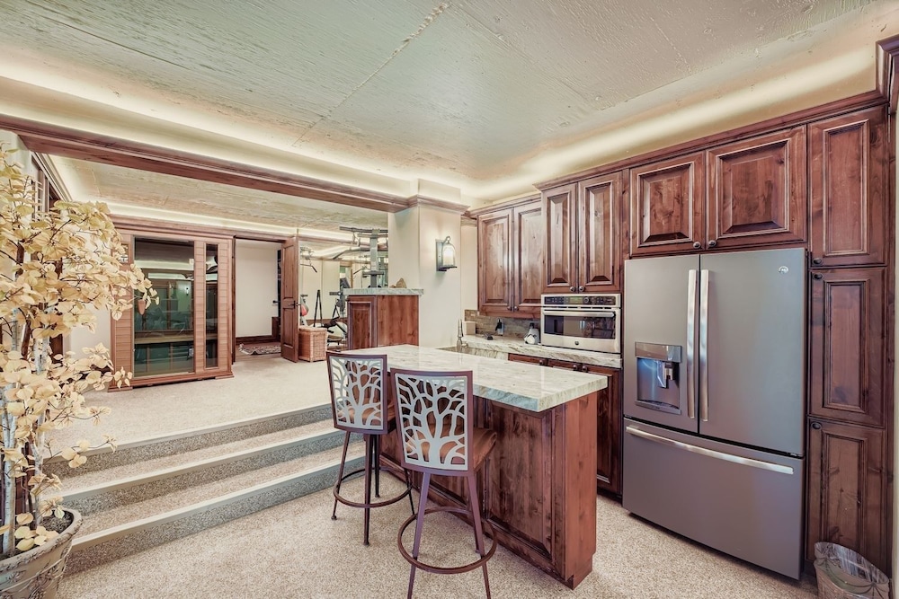 Fairway Drive Retreat 6 Bedroom Home