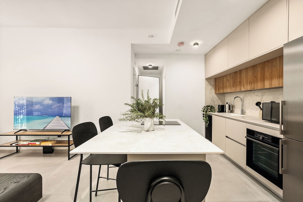 Old North Stylish Stay by Sea N' Rent