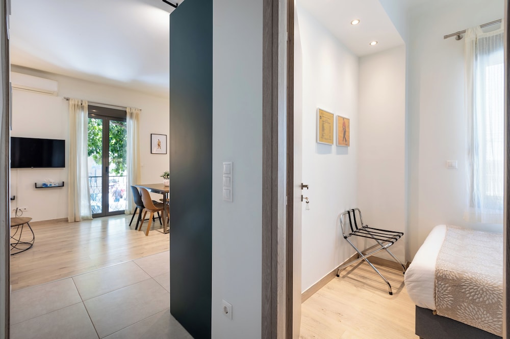 Elvis 2-Bedroom Apartment in Athens